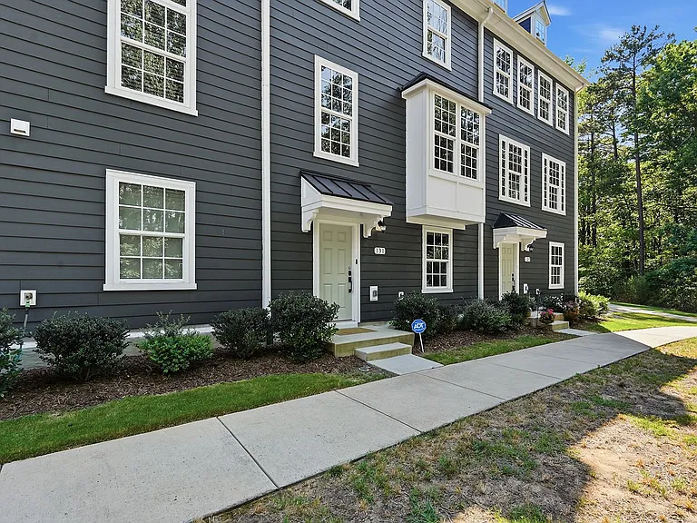 131 Callowhill Ln — Photo 2
