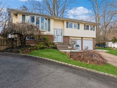 9 Bona Court, Huntington Station, NY, 11746