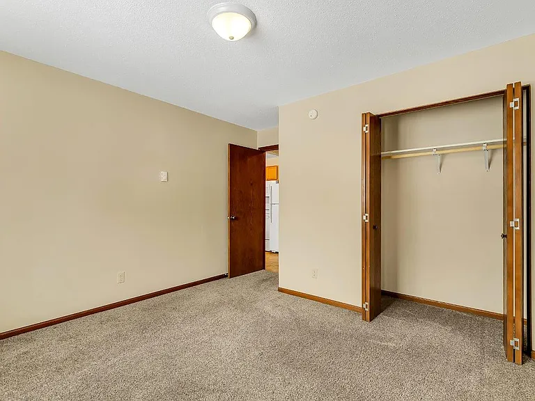 Karolyn Apartments — Photo 11
