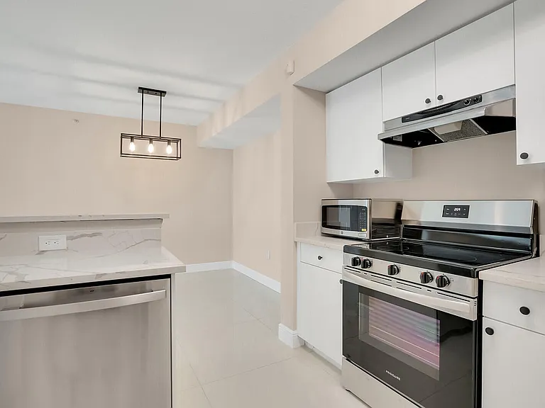 611 Villa Cir — Photo 17