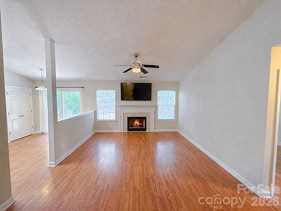 5th image of 2227 Mancke Dr