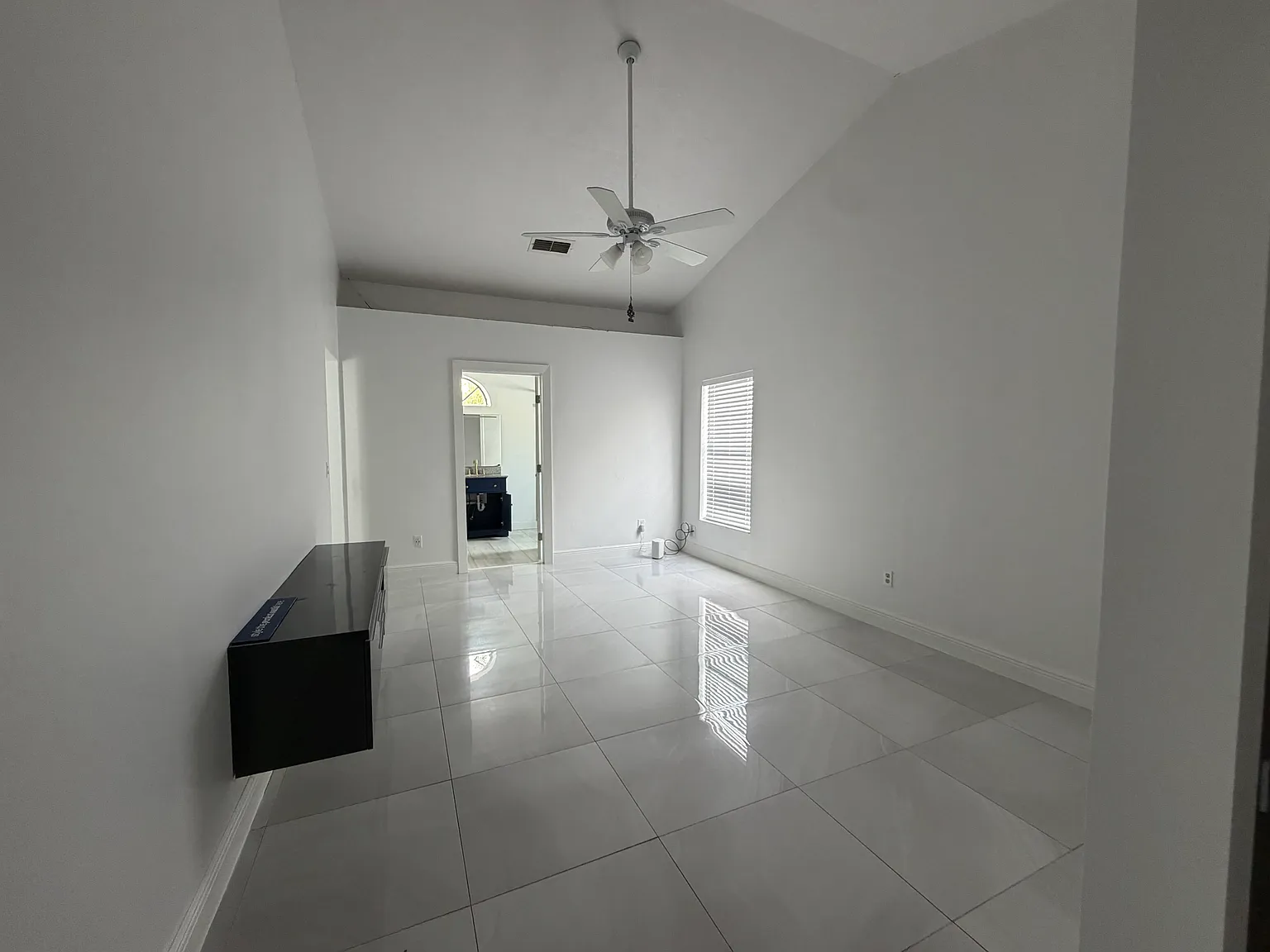 4 bed, 2000 sqft, $3,200 — Photo 3