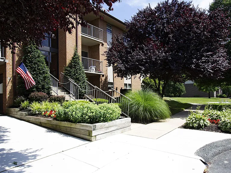 Woodsdale Apartments — Photo 1