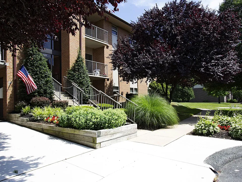 Woodsdale Apartments