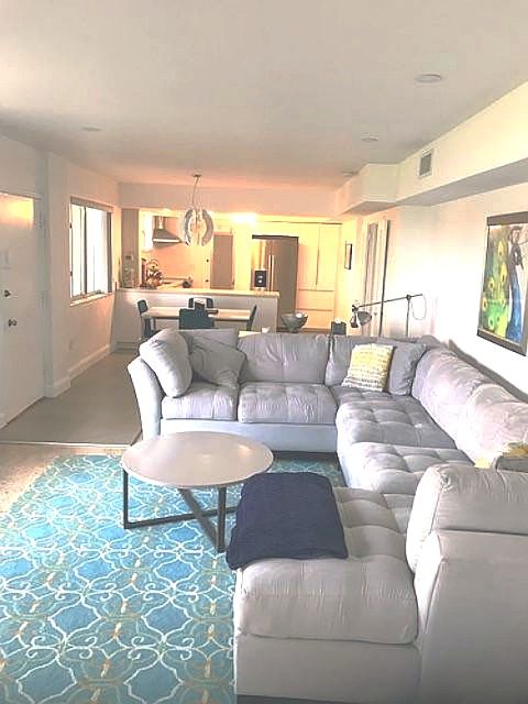 Large Livingroom furnished