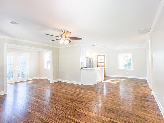 4th image of 3079 Lee St SE