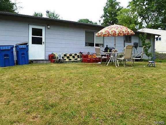 3rd image of 9840 Treadway Ln