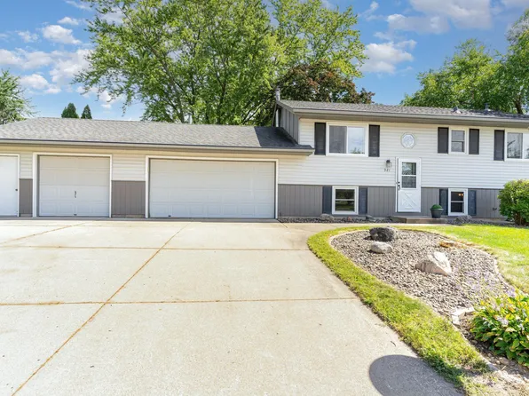 921 Beacon Ln, Apple Valley, MN 55124