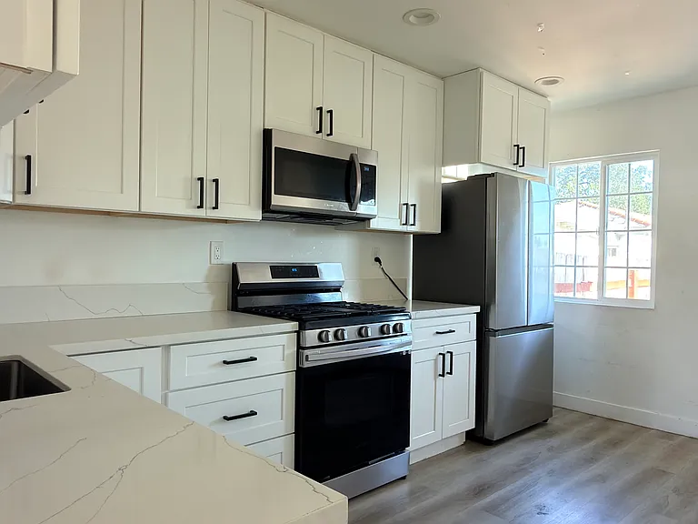 7967 Golden Ave — Photo 2