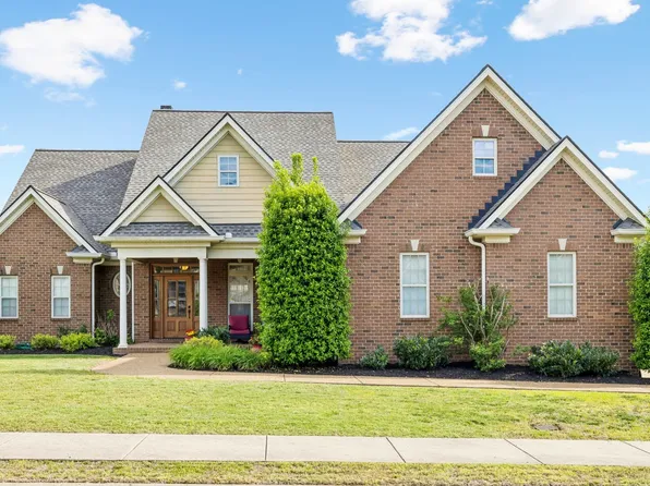1067 Gadwall Cir, Hendersonville, TN 37075