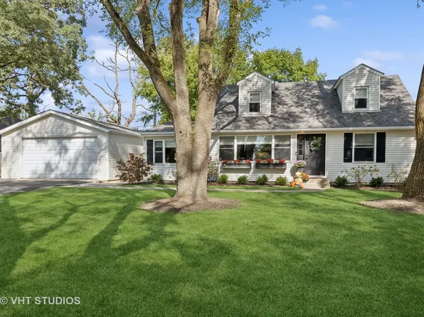 1120 Country Club Rd, Lake Zurich, IL 60047