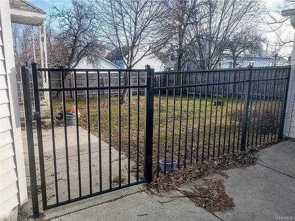 5th image of 121 Reo Ave