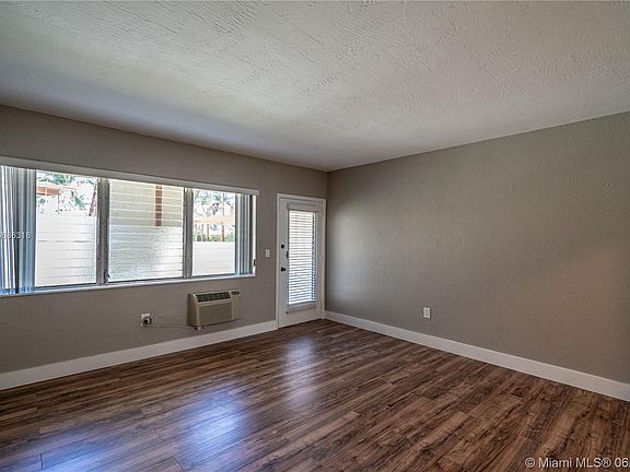 4th image of 10200 E Bay Harbor Dr APT 5C