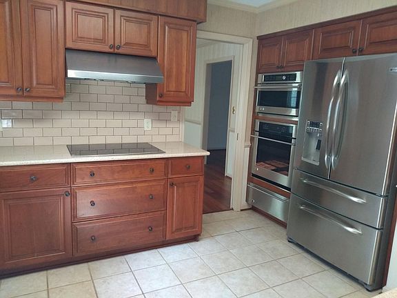 5th image of 5206 Meadow Creek Dr