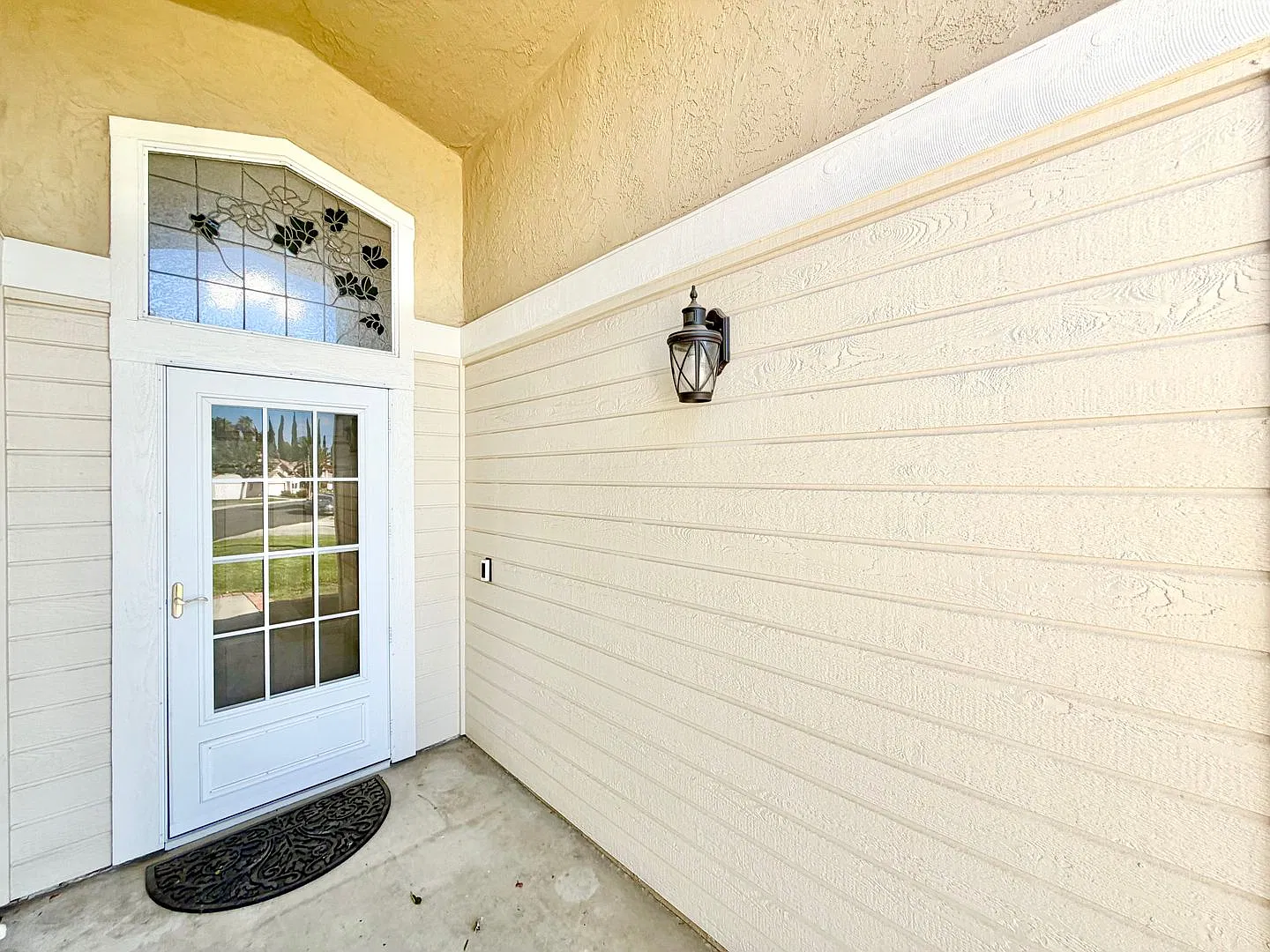 Charming 3 Bedroom Home With Updates Throughout & Spacious Backyard! — Photo 4