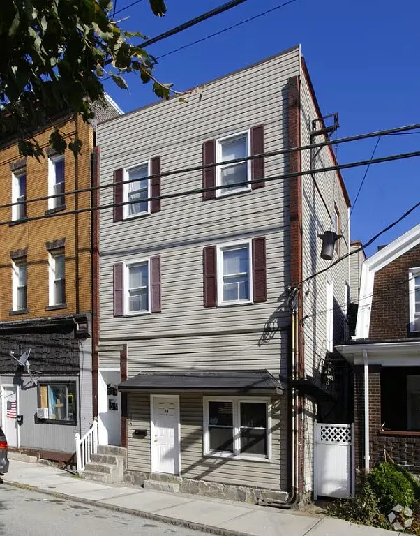 3 bed, $1,050 — Photo 1