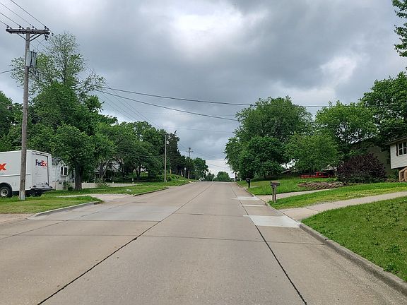 5th image of 335 N Shawnee Blvd