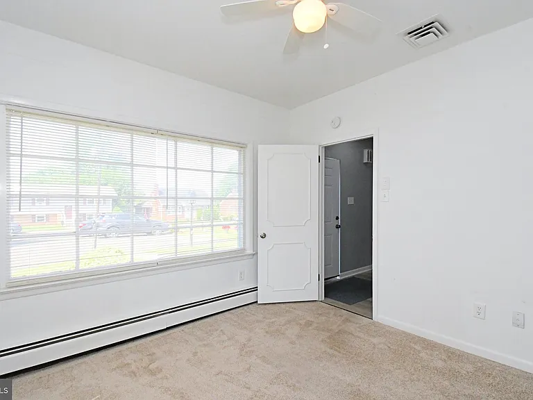 137 S 3rd St #B — Photo 27