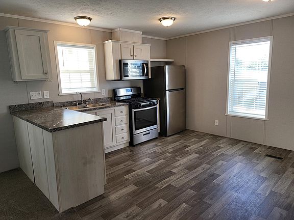 2nd image of 2405 Catalpa St #66