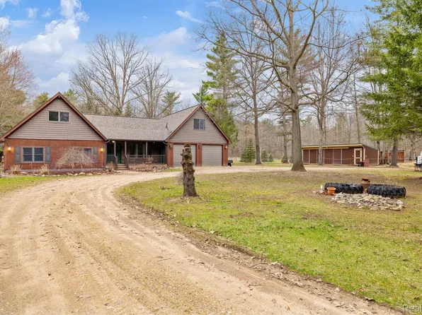 4824 Little Cedar Creek Dr, Attica, MI 48412