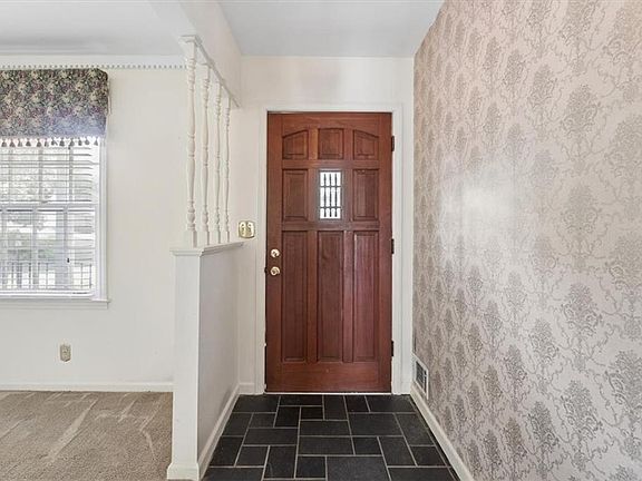 3rd image of 1828 Wiggins Cir SW