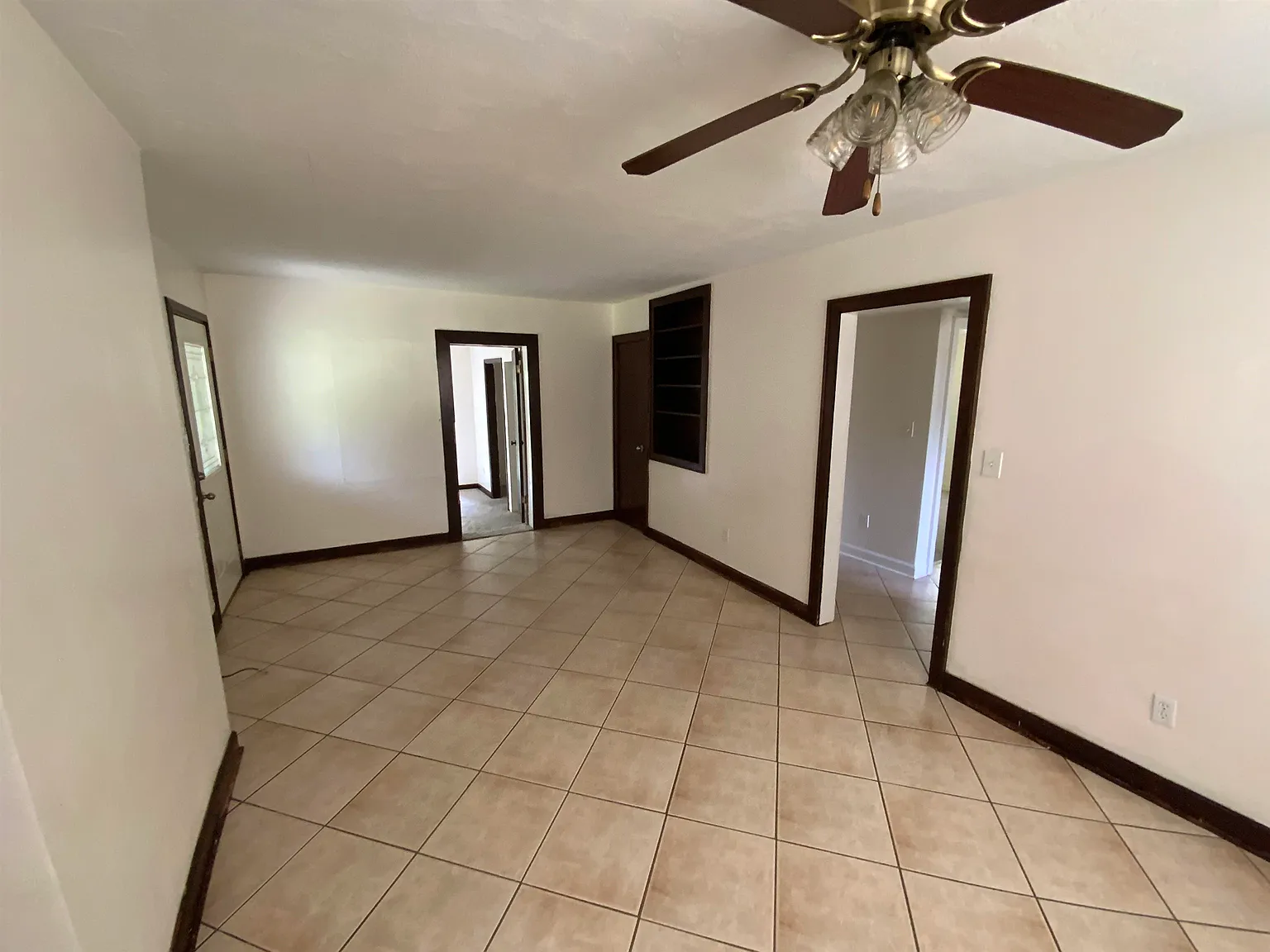 3 bed, 1049 sqft, $1,495 — Photo 2