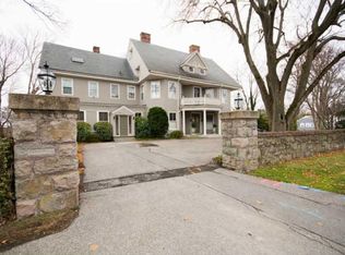 360 Gibbs Ave APT 8, Newport, RI 02840