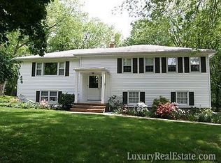 10 Candlewood Dr, Madison, NJ 07940