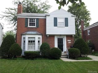 2166 Van Antwerp St, Grosse Pointe Woods, MI 48236