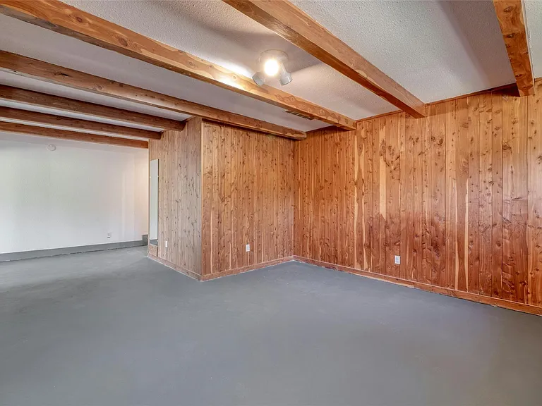511 Sloan St — Photo 19