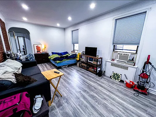 Rented by Gravity Real Estate Advisors | media 41