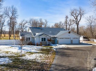 5550 Fernwood Dr, Bismarck, ND 58503