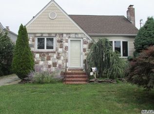 2615 Beltagh Ave, Bellmore, NY 11710