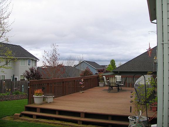 Huge deck w/ Cascade mountain range view