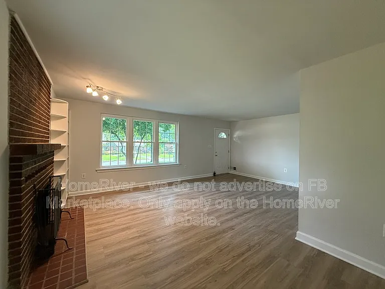 3611 Embassy Ln — Photo 3