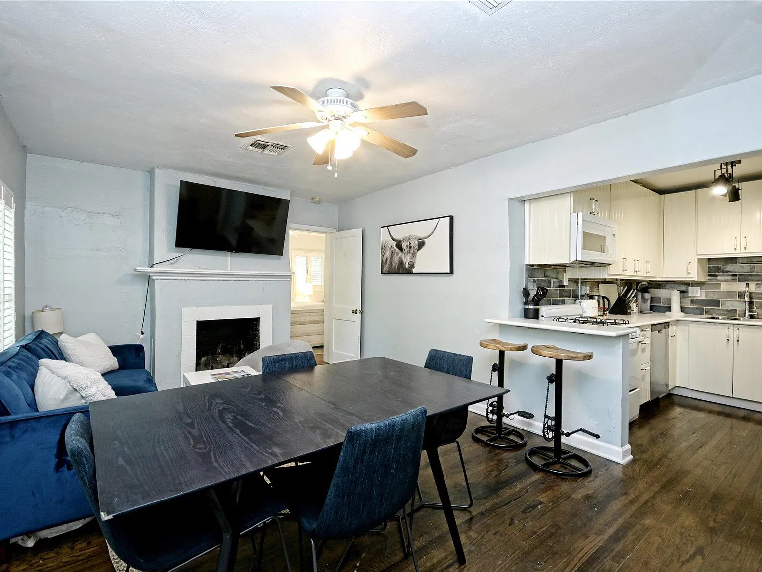 3 bed, 2.0 bath, 1795 sqft, $2,400 — Photo 4