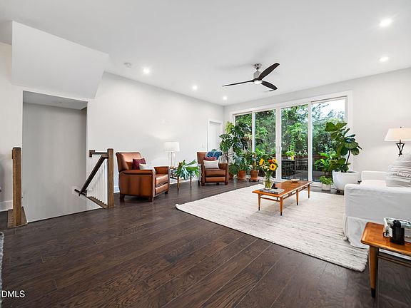 4th image of 916 Waterside View Dr