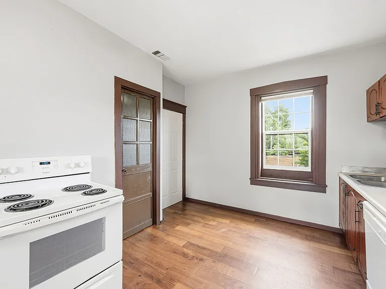 511 W Schirmer St #2F — Photo 14