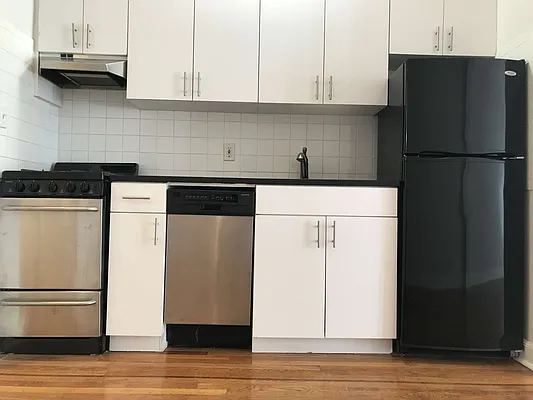 Rented by Metropolis Real Estate of Manhattan | media 14