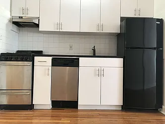 Rented by Metropolis Real Estate of Manhattan