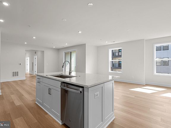 4th image of 23679 Bolton Crescent Ter #12-303