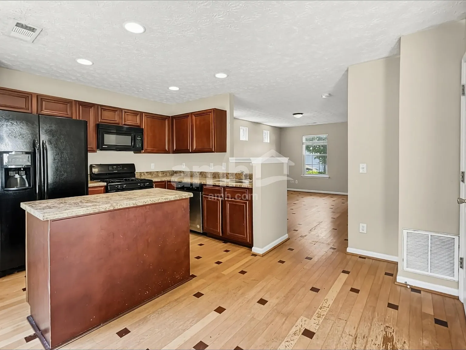 3 bed, 2.5 bath, 1260 sqft, $2,155 — Photo 3