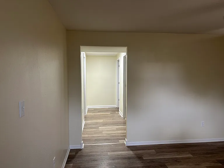 541 S Eaton St — Photo 16