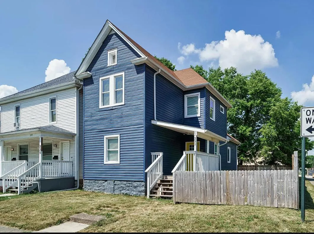233 Avondale Ave photo 1