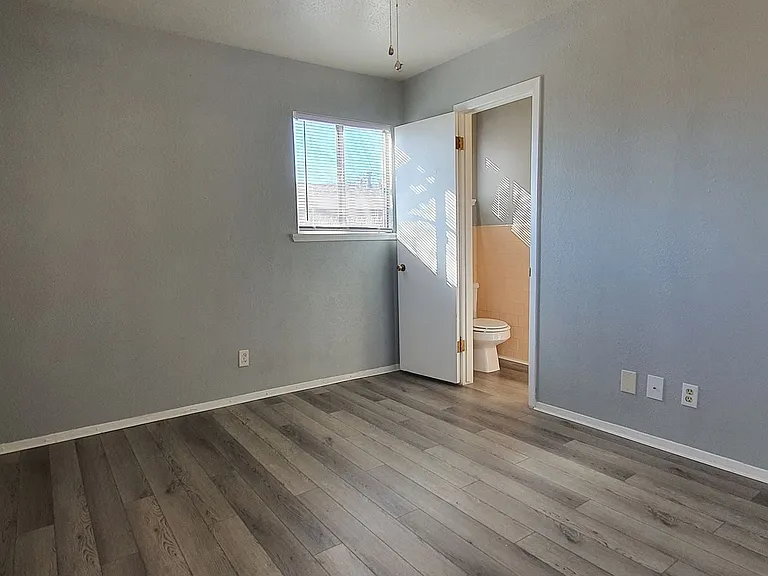 2791 Oxford Ave — Photo 4