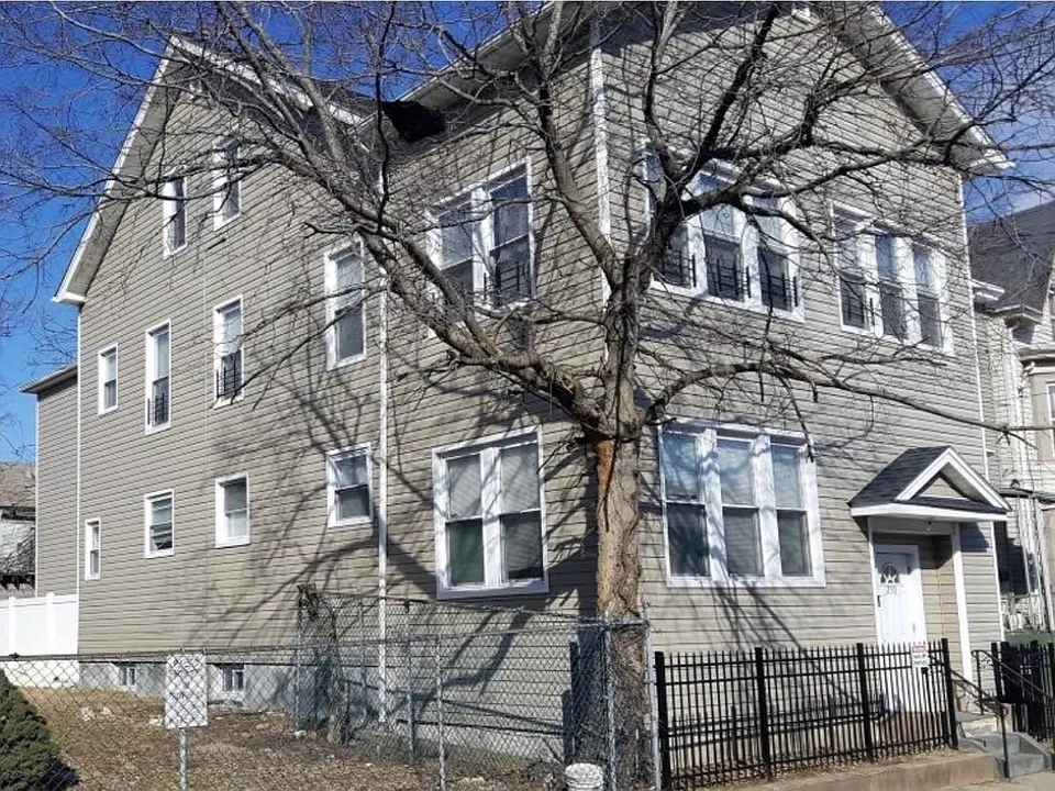 253 Hamilton Ave #2
