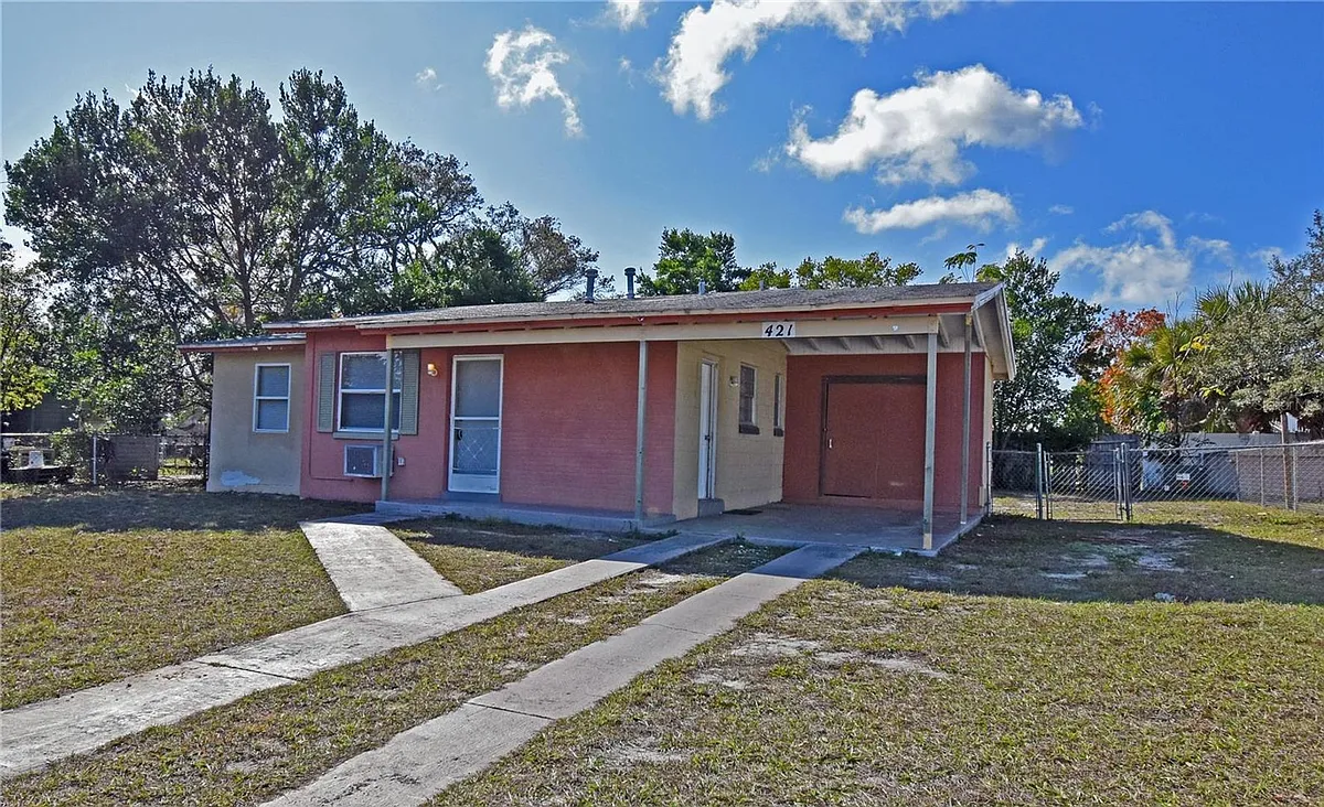 Building Photo - 421 Briarwood Ln