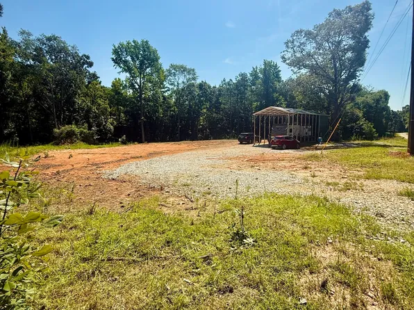 1582 Armour Cir, Elberton, GA 30635