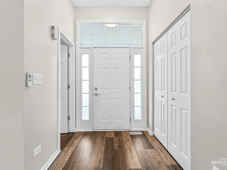 2225 Carpenter Ave — Photo 3