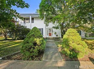 1865 Weymouth Dr SE, Grand Rapids, MI